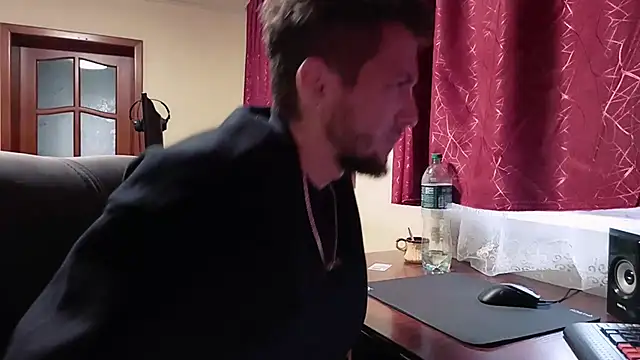 Snapshot of 777Alex333 chatting on 10/18/25, 10:27 777Alex333 online show from 10/18/25, 10:27