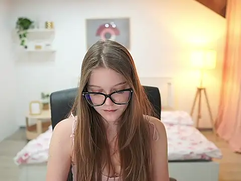 lisa mccoy  online show from 10/18/25, 01:34