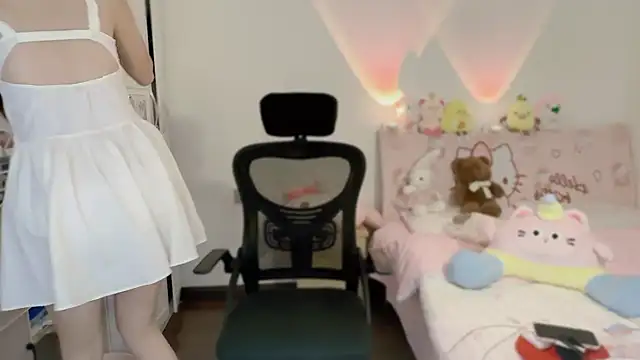 Onecutelittle online show from 11/08/25, 01:17