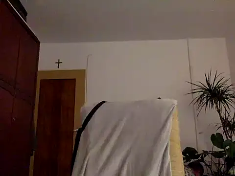 Snapshot of Filip_76 chatting on 10/18/25, 05:25 Filip 76 online show from 10/18/25, 05:25