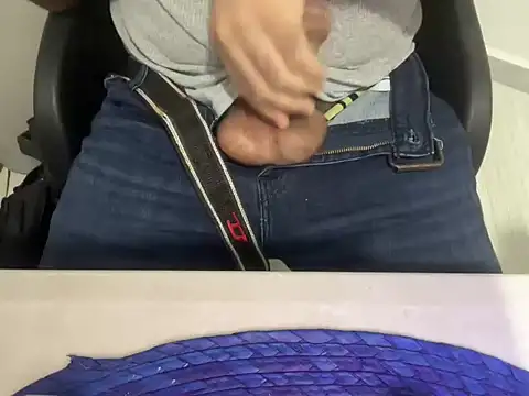 Snapshot of EdgarLopez69 chatting on 03/04/26, 10:21 EdgarLopez69 online show from 03/04/26, 10:21