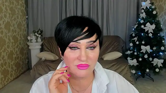 Snapshot of KiraTempt chatting on 12/19/25, 12:01 KiraTempt online show from 12/19/25, 12:01