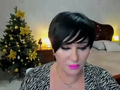 Snapshot of KiraTempt chatting on 12/21/25, 10:11 KiraTempt online show from 12/21/25, 10:11