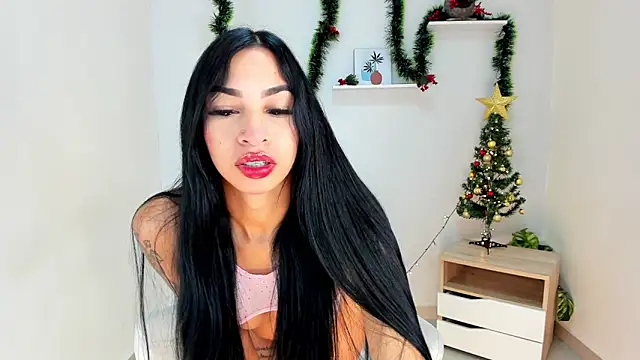 ZAYDA KAJER online show from 12/15/25, 08:24