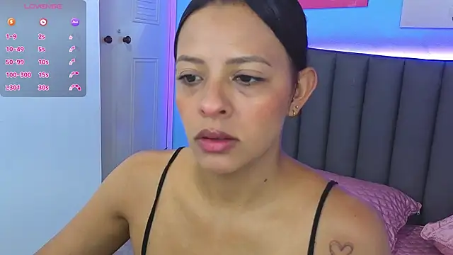 Aria Russo online show from 11/26/25, 02:51