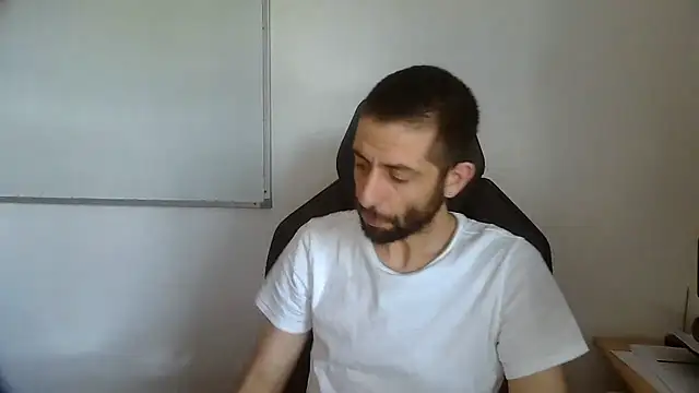 Snapshot of topg84 chatting on 06/19/26, 03:38 topg84 online show from 06/19/26, 03:38