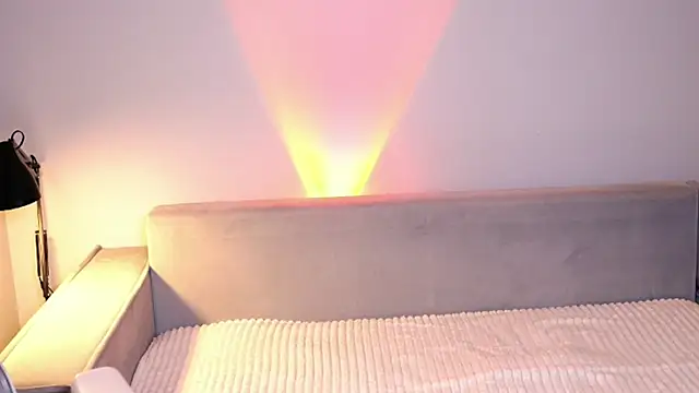 Snapshot of WhyEmmyCry chatting on 02/15/26, 07:51 WhyEmmyCry online show from 02/15/26, 07:51