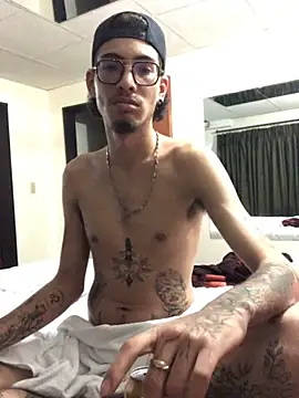 Snapshot of tian_doyt69 chatting on 10/19/25, 01:50 tian doyt69 online show from 10/19/25, 01:50