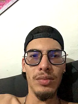 Snapshot of tian_doyt69 chatting on 10/19/25, 08:53 tian doyt69 online show from 10/19/25, 08:53