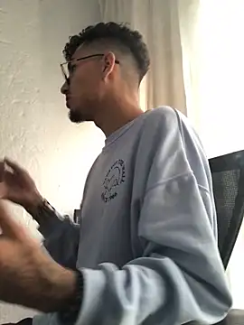 Snapshot of tian_doyt69 chatting on 02/19/26, 09:44 tian doyt69 online show from 02/19/26, 09:44