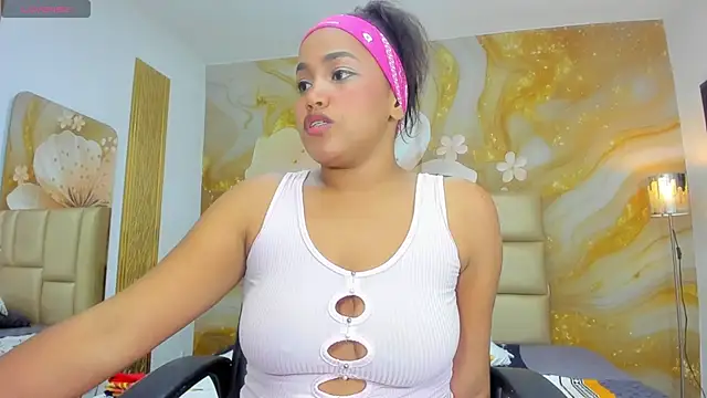 NahomiWalker  online show from 12/15/25, 08:02