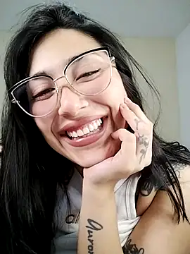 Snapshot of Chinitaaa28 chatting on 11/04/25, 08:02 Chinitaaa28 online show from 11/04/25, 08:02