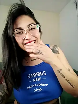 Snapshot of Chinitaaa28 chatting on 11/08/25, 04:29 Chinitaaa28 online show from 11/08/25, 04:29