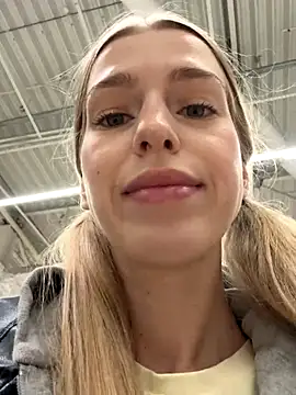 kira mia online show from 11/26/25, 03:24