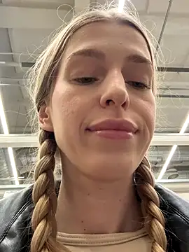 kira mia online show from 12/16/25, 03:39