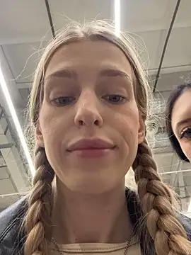 kira mia online show from 12/22/25, 04:15