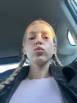 kira mia online show from 04/11/26, 03:49