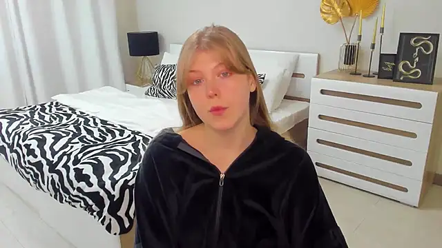 Stella Light online show from 11/08/25, 04:23