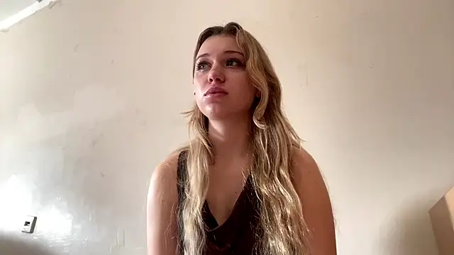 Snapshot of Fiorence_Blonde chatting on 10/23/25, 11:09 Fiorence Blonde online show from 10/23/25, 11:09