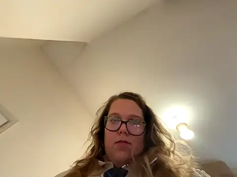 Scarletcum22 online show from 10/27/25, 10:19