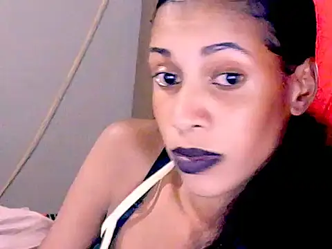 Snapshot of Indianqueen5 chatting on 10/19/25, 12:17 Indianqueen5 online show from 10/19/25, 12:17