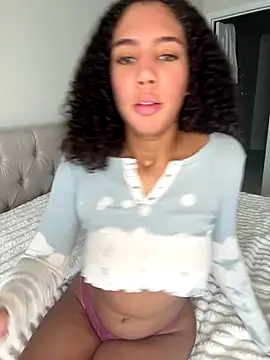 Snapshot of yourfavegirlnextdoor chatting on 10/26/25, 02:45 yourfavegirlnextdoor online show from 10/26/25, 02:45