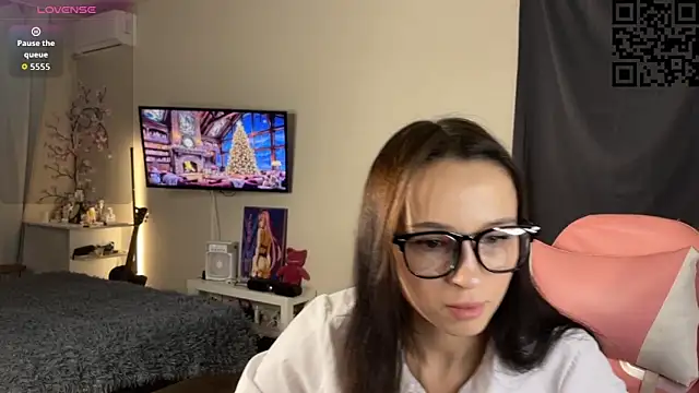 ella simons online show from 11/19/25, 12:54