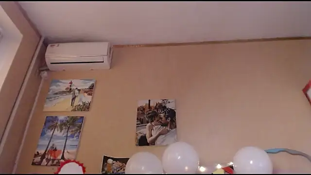 Snapshot of GloriaUpperLove chatting on 09/25/25, 06:17 GloriaUpperLove online show from 09/25/25, 06:17