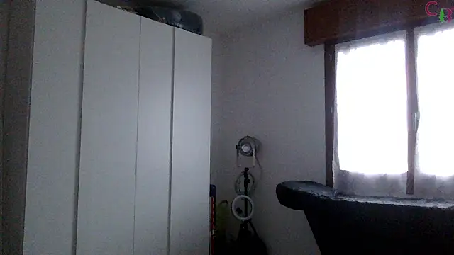 Snapshot of Cassy-Bloom chatting on 10/31/25, 02:18 Cassy-Bloom online show from 10/31/25, 02:18