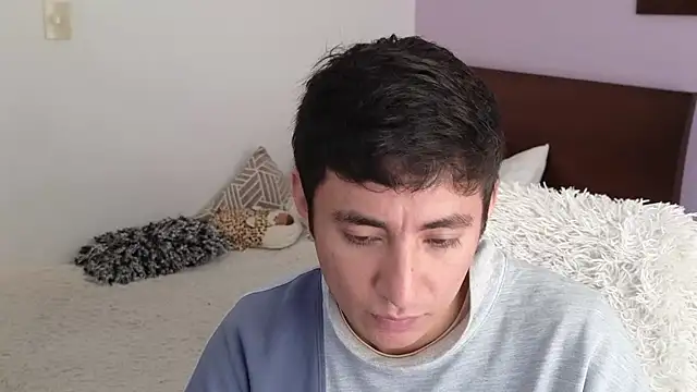 Snapshot of thestuddent chatting on 10/21/25, 04:08 thestuddent online show from 10/21/25, 04:08