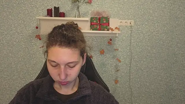 CuteEllii online show from 12/19/25, 05:25