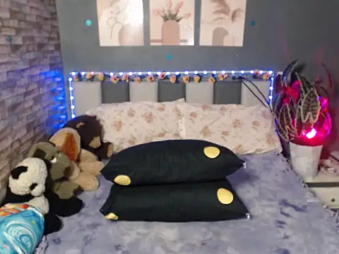 Snapshot of HotNathalie6900 chatting on 02/14/26, 04:04 HotNathalie6900 online show from 02/14/26, 04:04