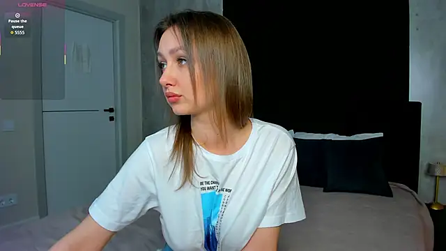 Holly Rays online show from 11/05/25, 08:47