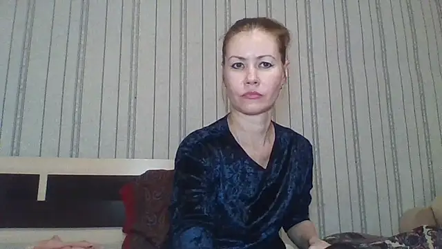 EvelineeX online show from 10/27/25, 04:00