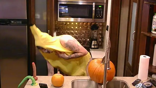 assquatch42069 online show from 10/26/25, 07:36