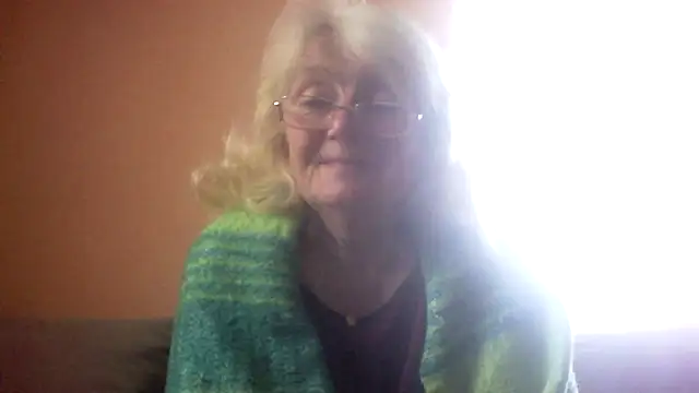 Snapshot of AmyLove353 chatting on 05/13/26, 04:54 AmyLove353 online show from 05/13/26, 04:54