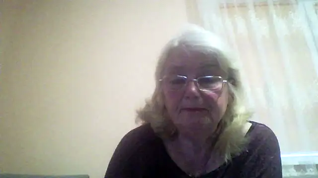 Snapshot of AmyLove353 chatting on 05/14/26, 02:40 AmyLove353 online show from 05/14/26, 02:40