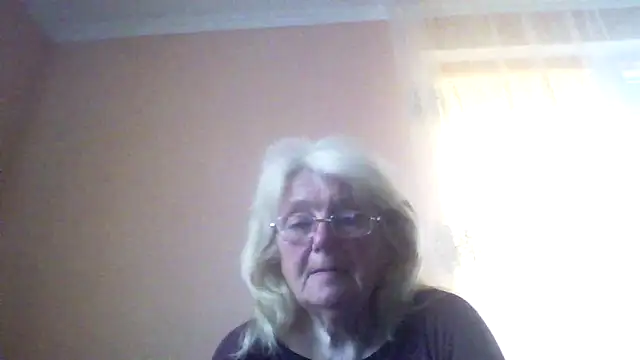 Snapshot of AmyLove353 chatting on 05/18/26, 04:51 AmyLove353 online show from 05/18/26, 04:51
