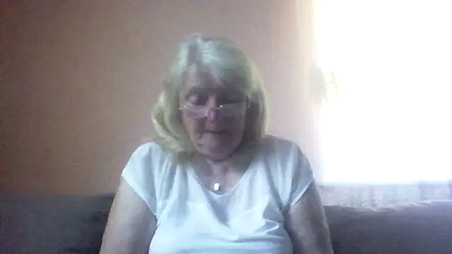 Snapshot of AmyLove353 chatting on 05/20/26, 03:34 AmyLove353 online show from 05/20/26, 03:34