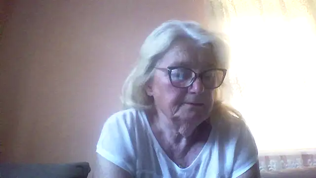 Snapshot of AmyLove353 chatting on 05/28/26, 03:48 AmyLove353 online show from 05/28/26, 03:48