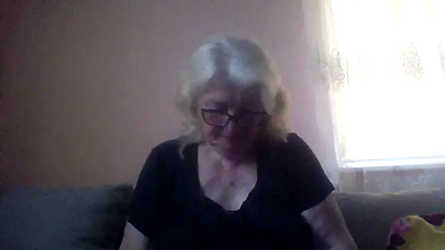 Snapshot of AmyLove353 chatting on 06/03/26, 03:20 AmyLove353 online show from 06/03/26, 03:20