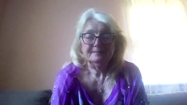 Snapshot of AmyLove353 chatting on 06/05/26, 03:46 AmyLove353 online show from 06/05/26, 03:46