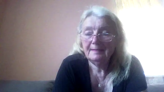 Snapshot of AmyLove353 chatting on 06/06/26, 05:56 AmyLove353 online show from 06/06/26, 05:56