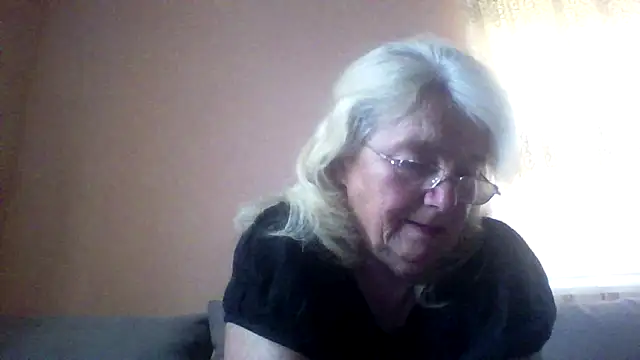 Snapshot of AmyLove353 chatting on 06/11/26, 03:26 AmyLove353 online show from 06/11/26, 03:26