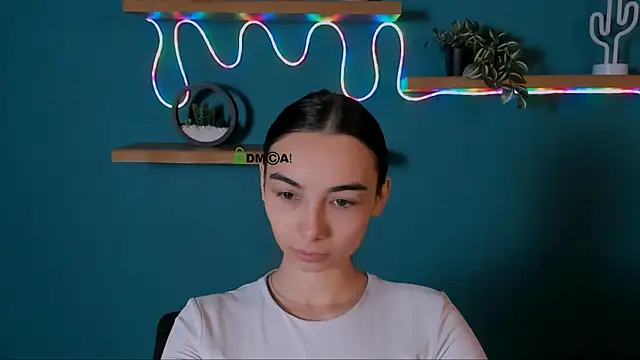 kira light   online show from 10/21/25, 08:37