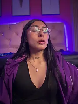 Violeet-Smith online show from 10/21/25, 02:29