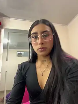 Violeet-Smith online show from 10/22/25, 08:41