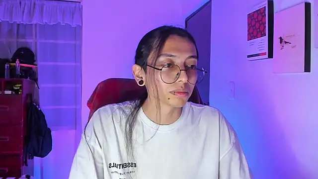 Snapshot of _Astrea_ chatting on 02/20/26, 01:02 Astrea online show from 02/20/26, 01:02