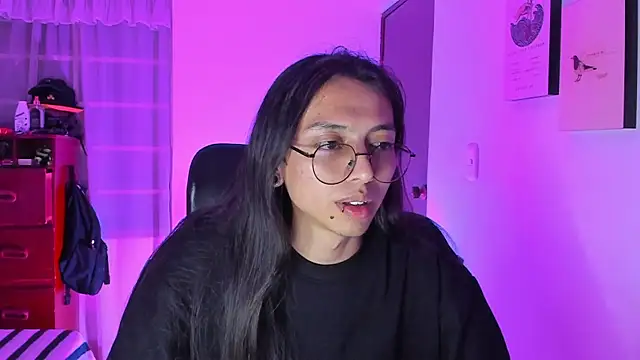 Snapshot of _Astrea_ chatting on 03/04/26, 12:49 Astrea online show from 03/04/26, 12:49