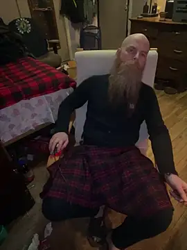 Snapshot of Macduckd chatting on 02/06/26, 05:12 Macduckd online show from 02/06/26, 05:12